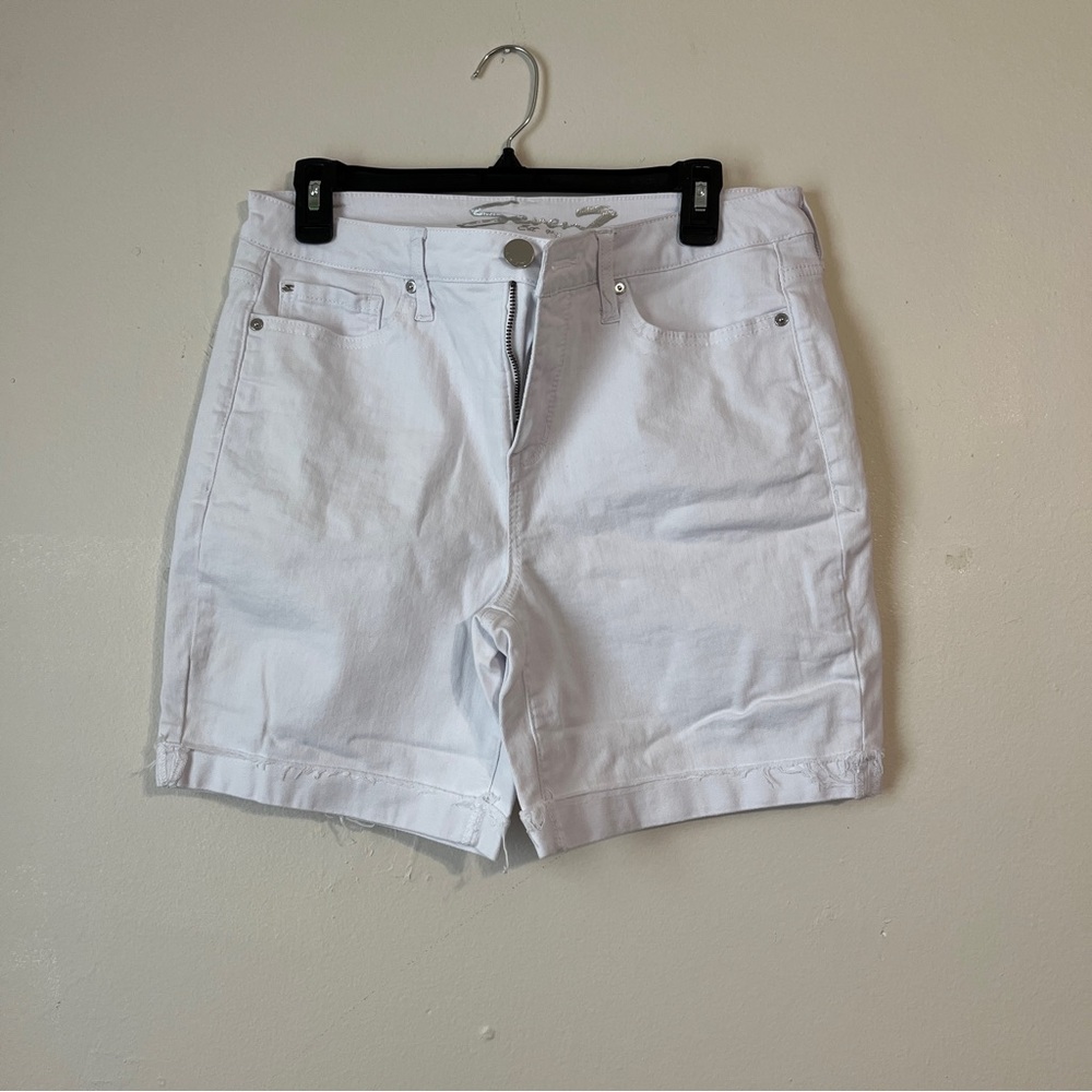 Women’s white shorts size 12